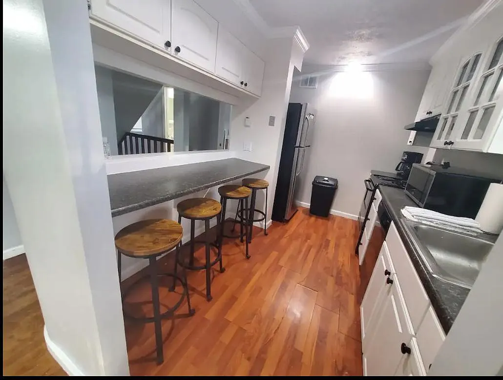 5 bed, 2040 sqft, $2,550 — Photo 4