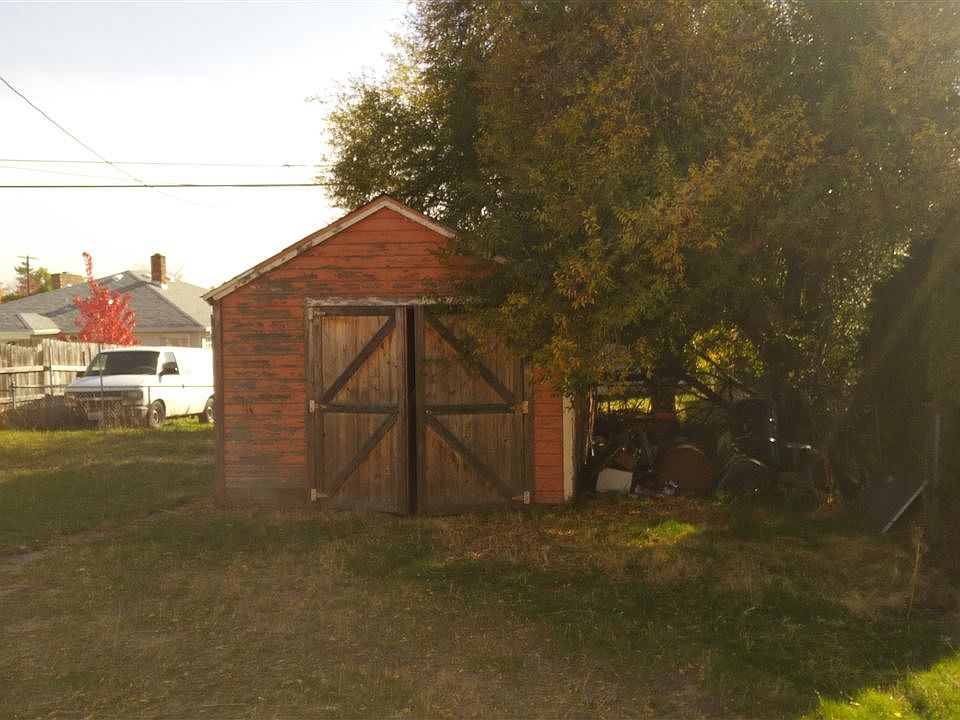 2nd image of 708 E Empire Ave
