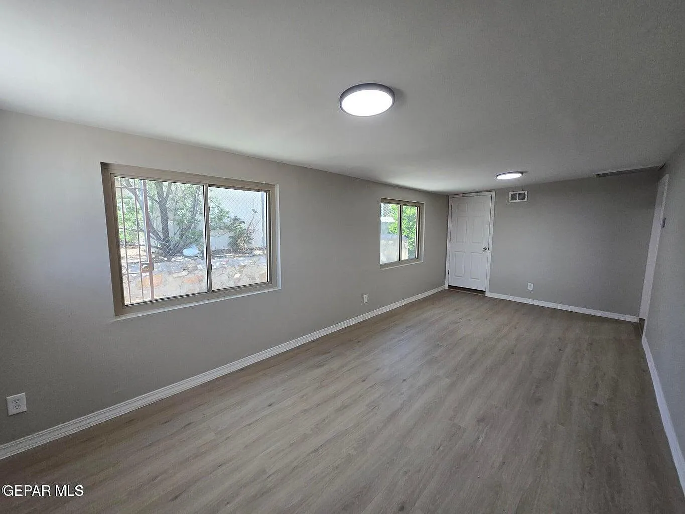3 bed, 1.0 bath, 800 sqft, $1,400 — Photo 2