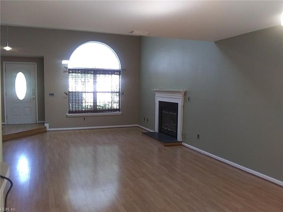 4th image of 213 Amesbury Ln