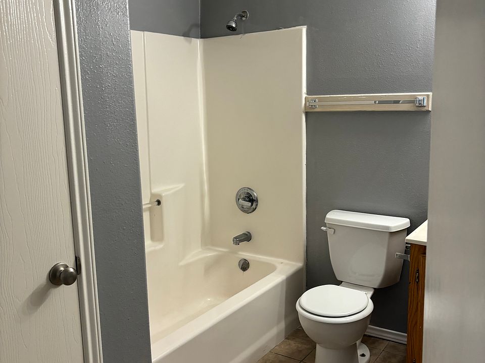 2nd image of 500 S Rancho Del Rey St