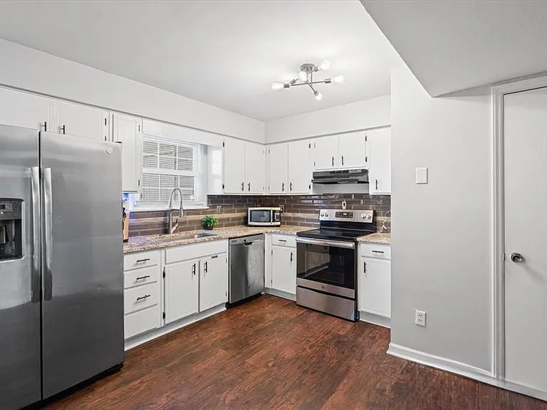 8518 Castle Pine Ct — Photo 6