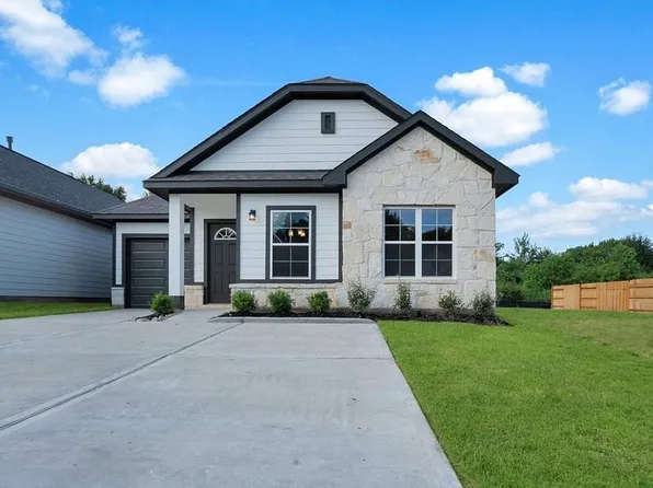 11869 E Gate Dr, Willis, TX 77318