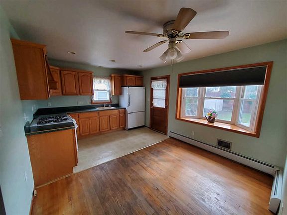 3rd image of 11 Vanderbilt Pl