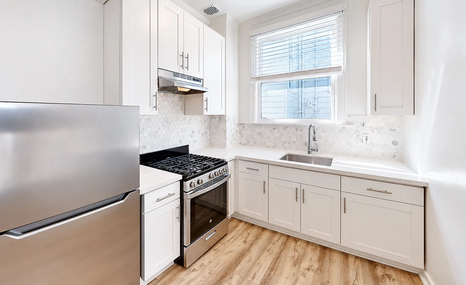 Spacious Updated Hayes Valley Studio — Photo 1