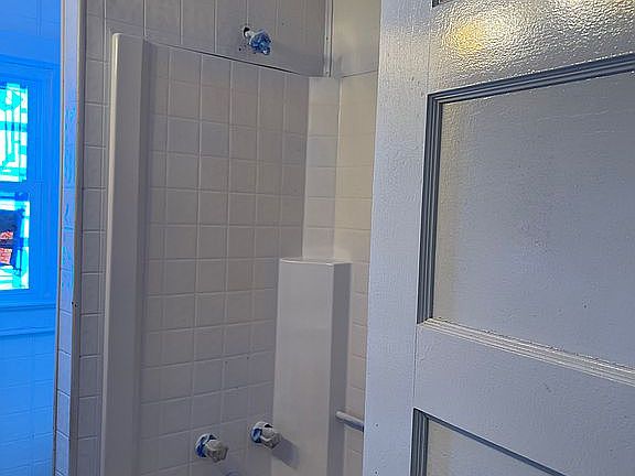 2nd image of 717 Carson St