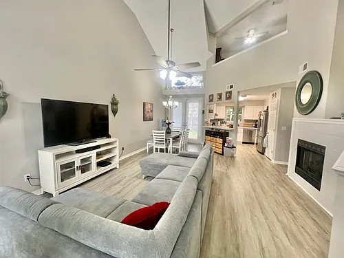 1910 Mistral Ln W Photo 1