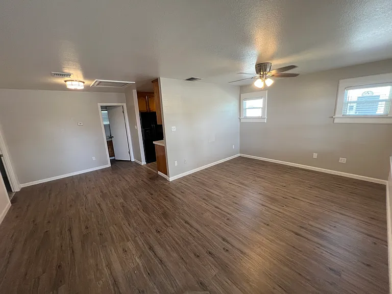 1443 Parker Ave — Photo 8