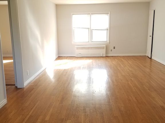 LIVING ROOM FACING FRONT