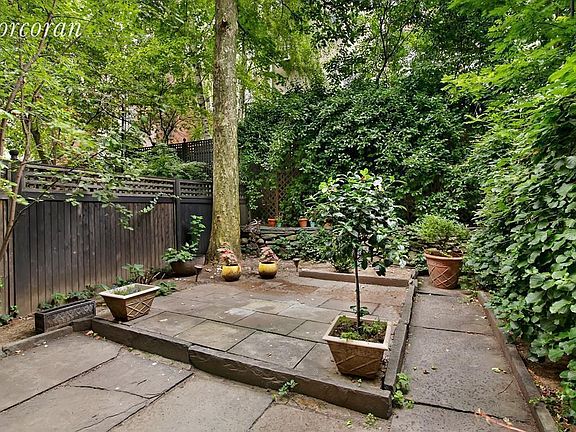 5th image of 114 W 78th St