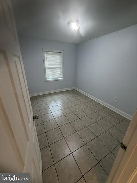 2 bed, 2.0 bath, 3059 sqft, $2,300 — Photo 3