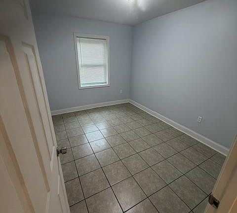 3rd image of 421 Burbank St SE #5