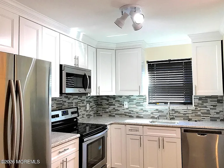 65 Cedar Ave #D15 — Photo 5