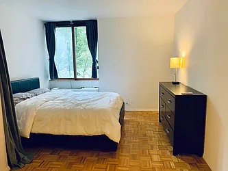 Rented by R New York