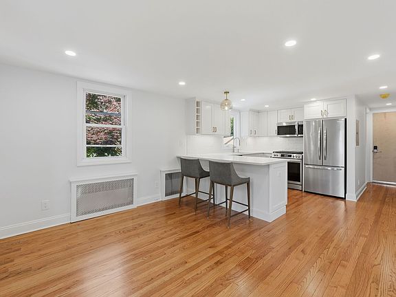 4th image of 333 Florence Ave Floor 2