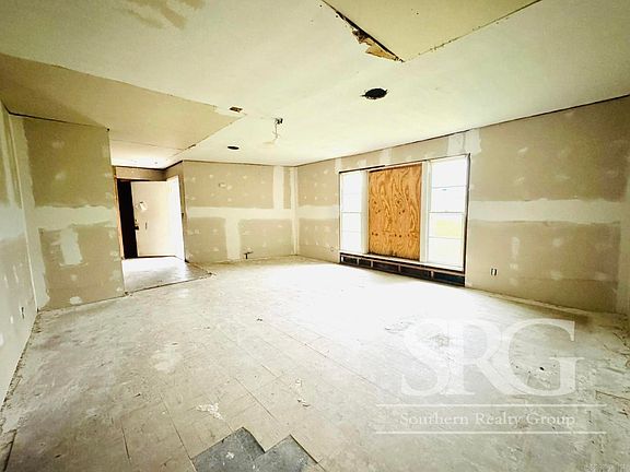 5th image of 902 Mount Holly Rd