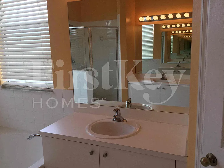1485 NE 40th Rd — Photo 15
