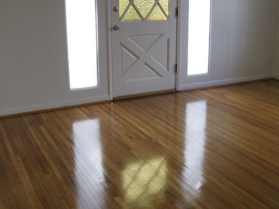 2nd image of 537 E Elmwood Ave