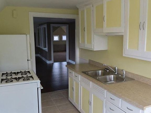 3rd image of 111 NE Roanoke Ave