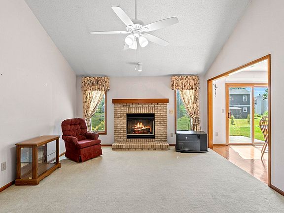 3rd image of 216 Aspen Dr