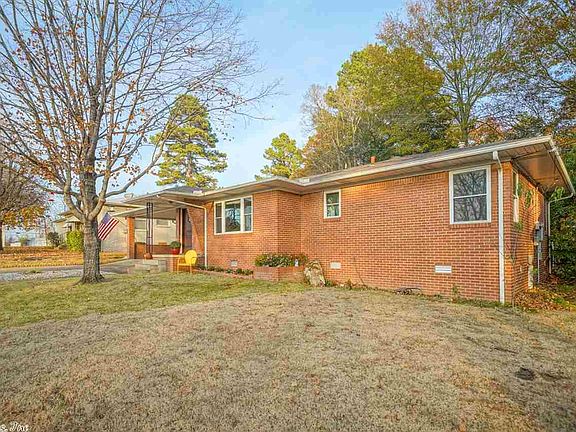 2nd image of 611 Orchard Dr