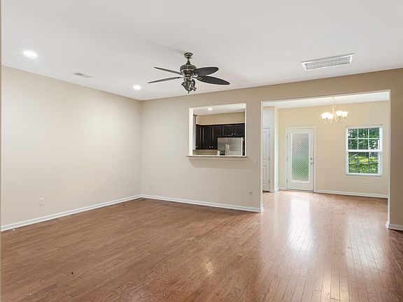 5th image of 1083 Bennington Dr