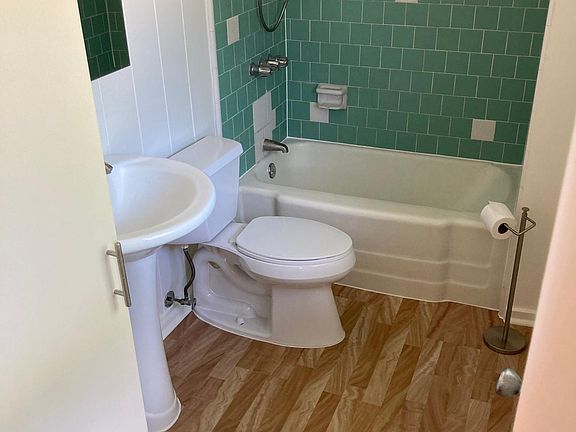 3rd image of 3834 Salt Lake Blvd APT B
