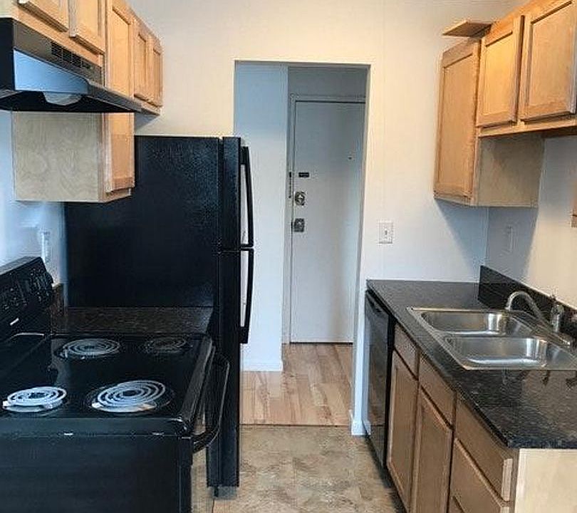 1st image of 2741 Pillsbury Ave S APT 302