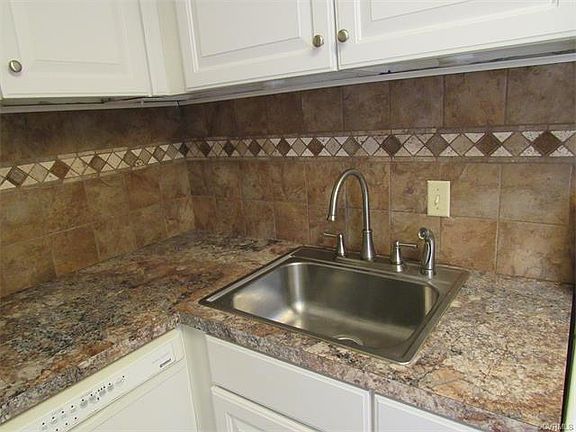 4th image of 15 Rock Garden Ln #15