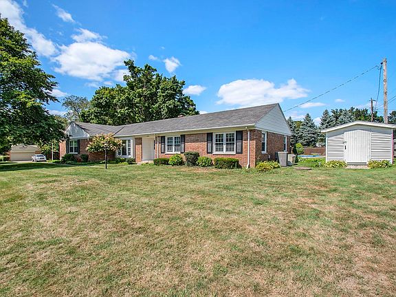 3rd image of 19241 Montrose Dr