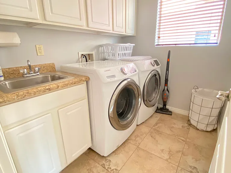 695 W Sonatina Ln — Photo 37