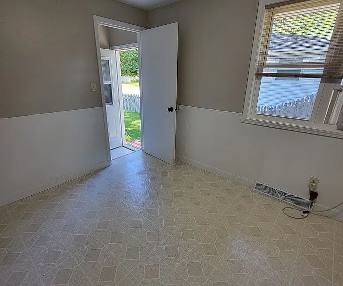 1002 Airport Rd #1 — Photo 2