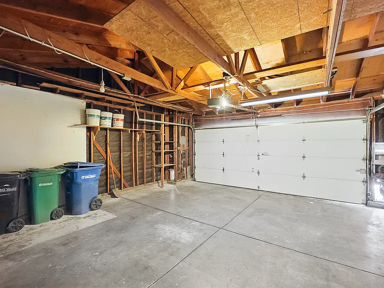 656 Ash Ct — Photo 8