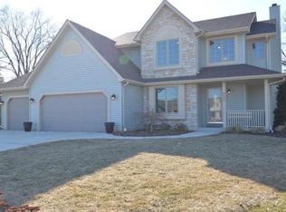 8045 S Cecily Dr, Oak Creek, WI 53154