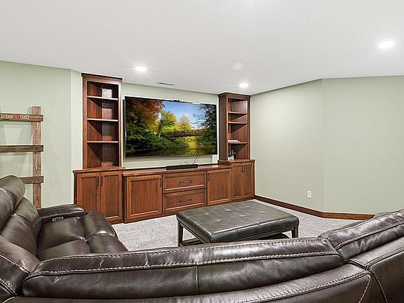 4th image of 11 Moon Cir