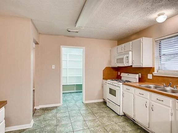 4th image of 218 Savannah Moss Dr