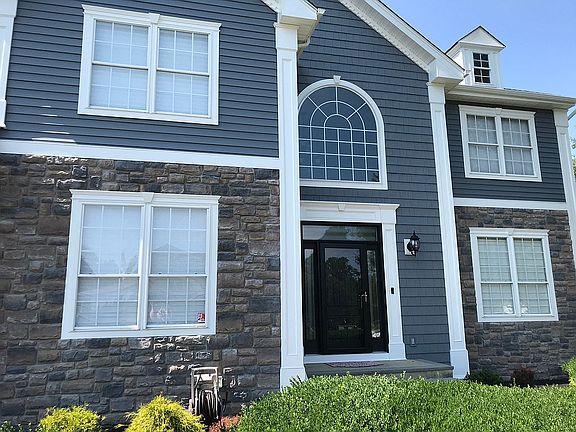 3rd image of 267 Yale Dr