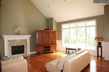 5th image of 325 Capital Hill Cir
