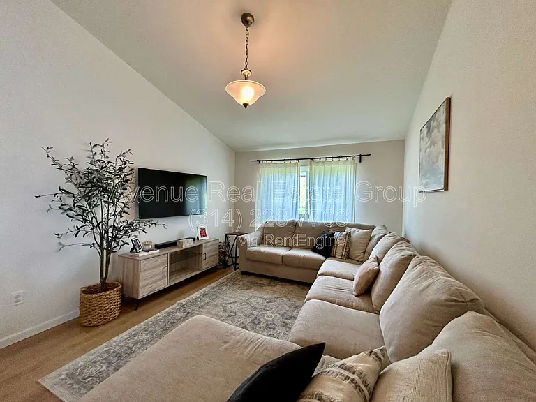514 Rolling Meadow Dr — Photo 3