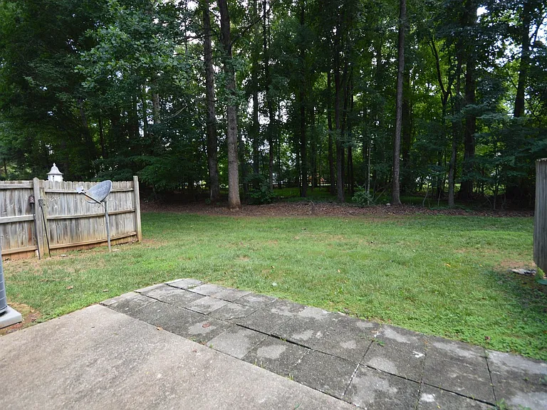 3319 Philmont Dr — Photo 22
