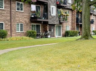 9388 Bay Colony Dr APT 1N, Des Plaines, IL 60016