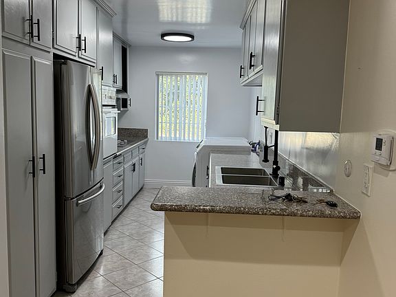 2nd image of 14359 Addison St #1B-1Ba-900Sqft