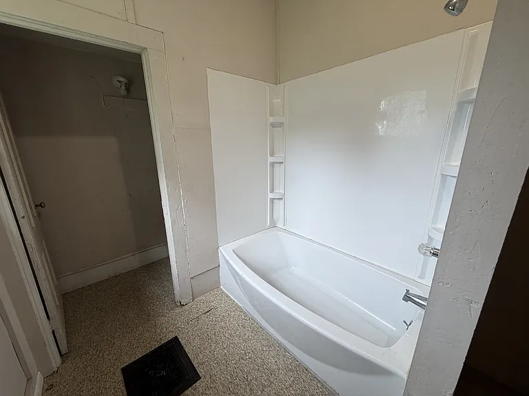 517 W Marion St #B — Photo 3