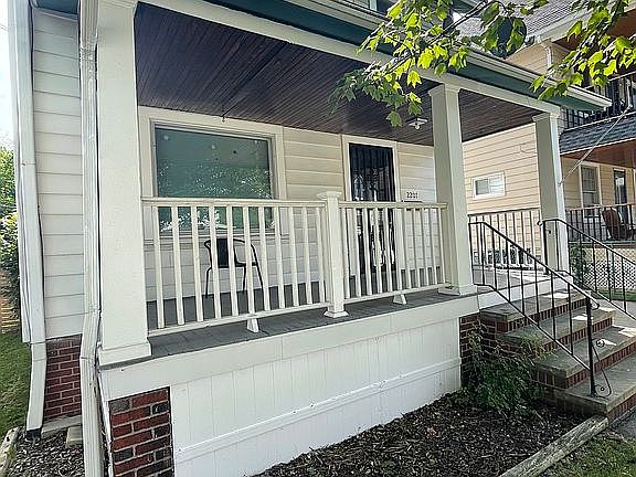5th image of 2207 W 105th St