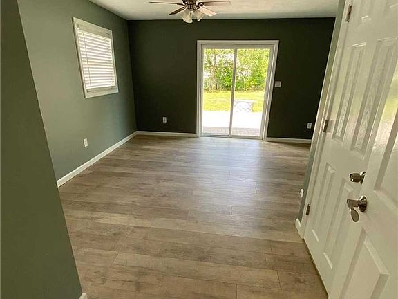 4th image of 11 Cody Ln