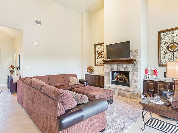 5th image of 112 Casey Dr