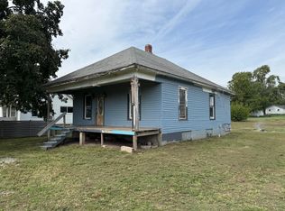 902 Jenkins St, Marshall, MO 65349