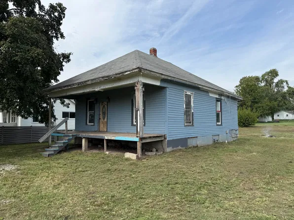 902 Jenkins St, Marshall, MO 65349