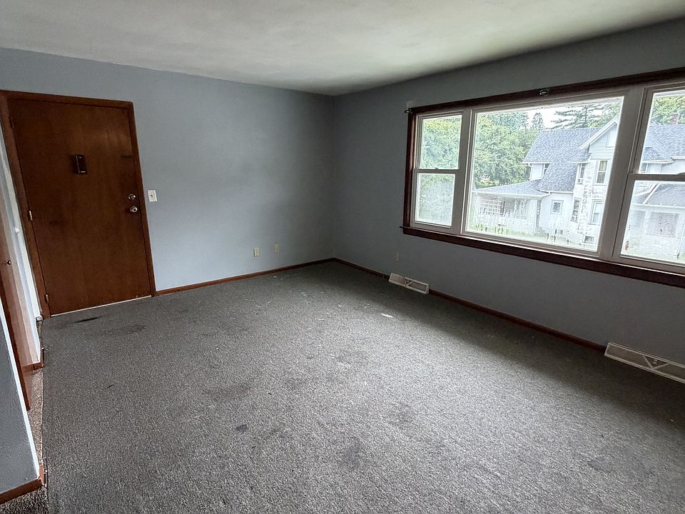 1st image of 906 5th Ave S #C5