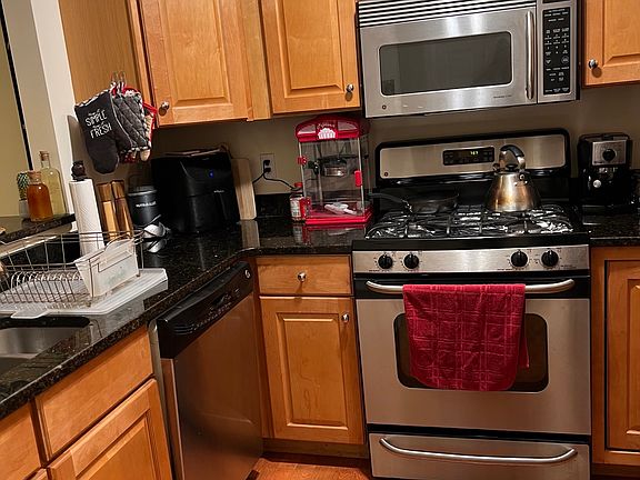 4th image of 16 Willow St Unit 310